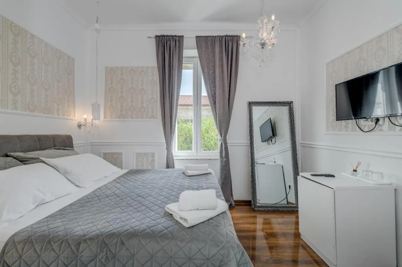 Lorenzzo Diocletian'S Palazzo Storico Split Hotell